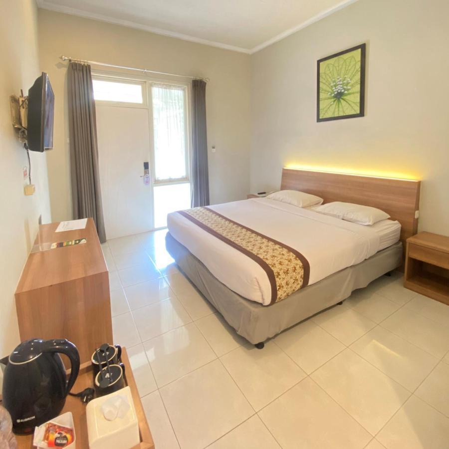 Riverstone Hotel & Cottage Бату Екстер'єр фото