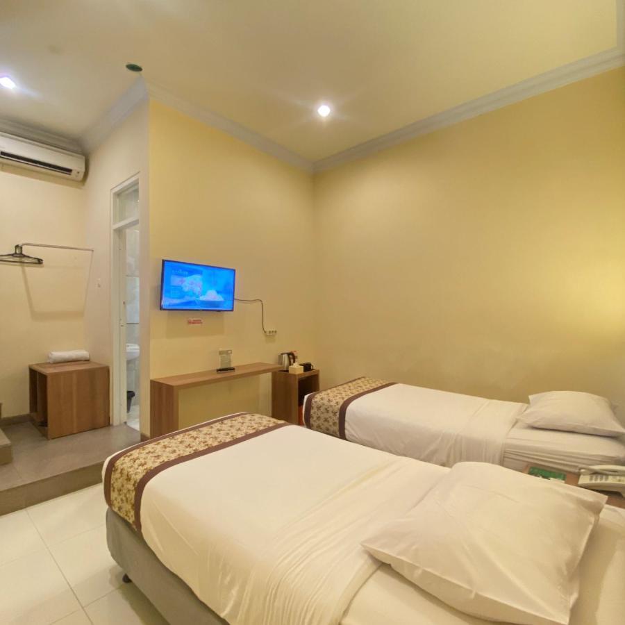 Riverstone Hotel & Cottage Бату Екстер'єр фото