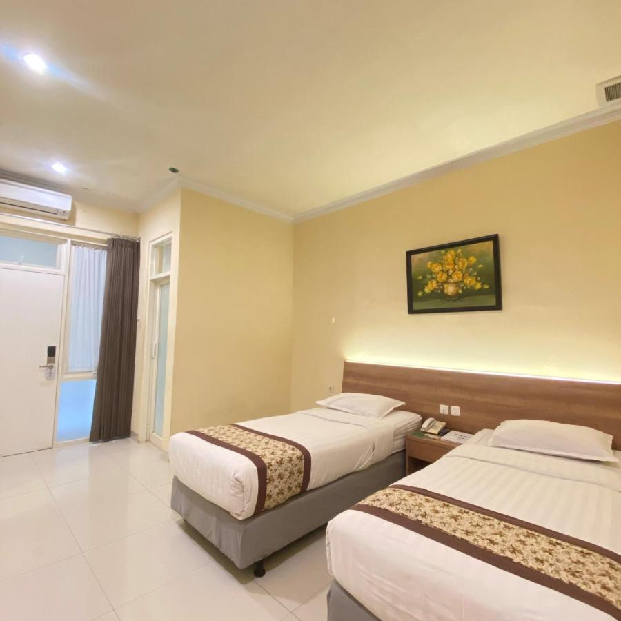 Riverstone Hotel & Cottage Бату Екстер'єр фото