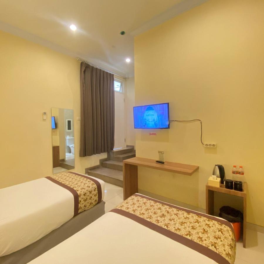 Riverstone Hotel & Cottage Бату Екстер'єр фото