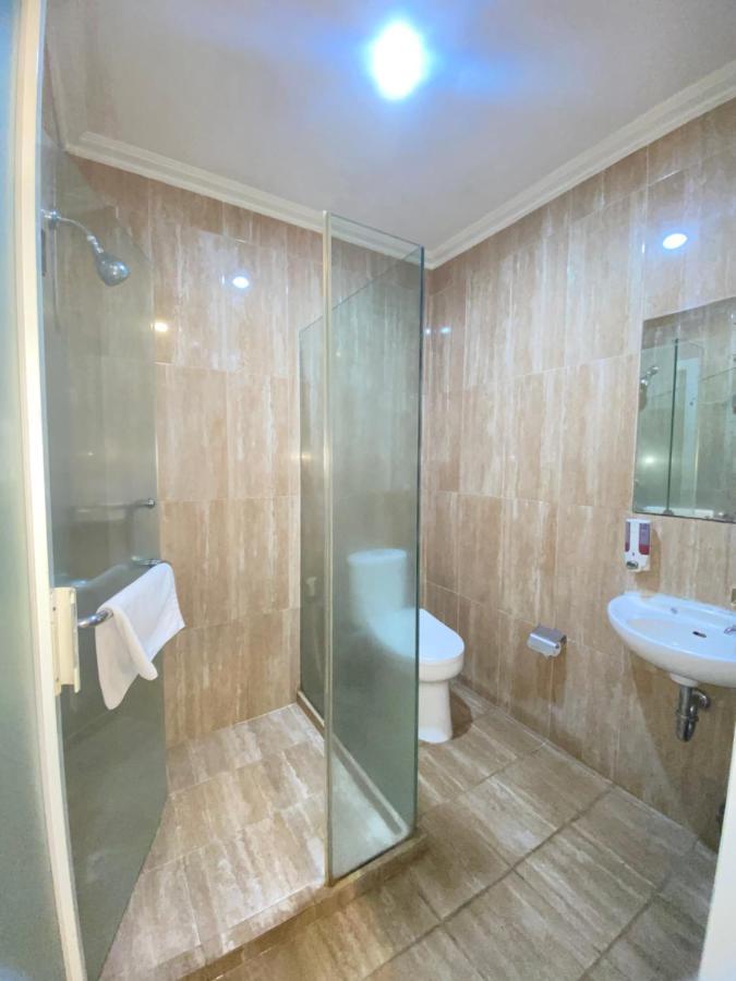 Riverstone Hotel & Cottage Бату Екстер'єр фото