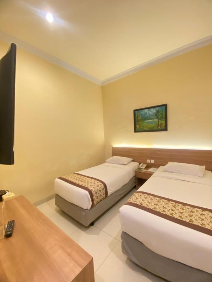 Riverstone Hotel & Cottage Бату Екстер'єр фото