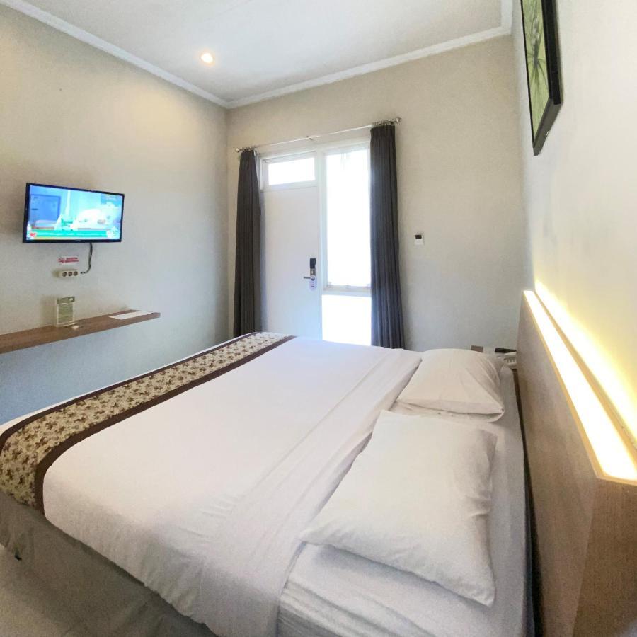 Riverstone Hotel & Cottage Бату Екстер'єр фото