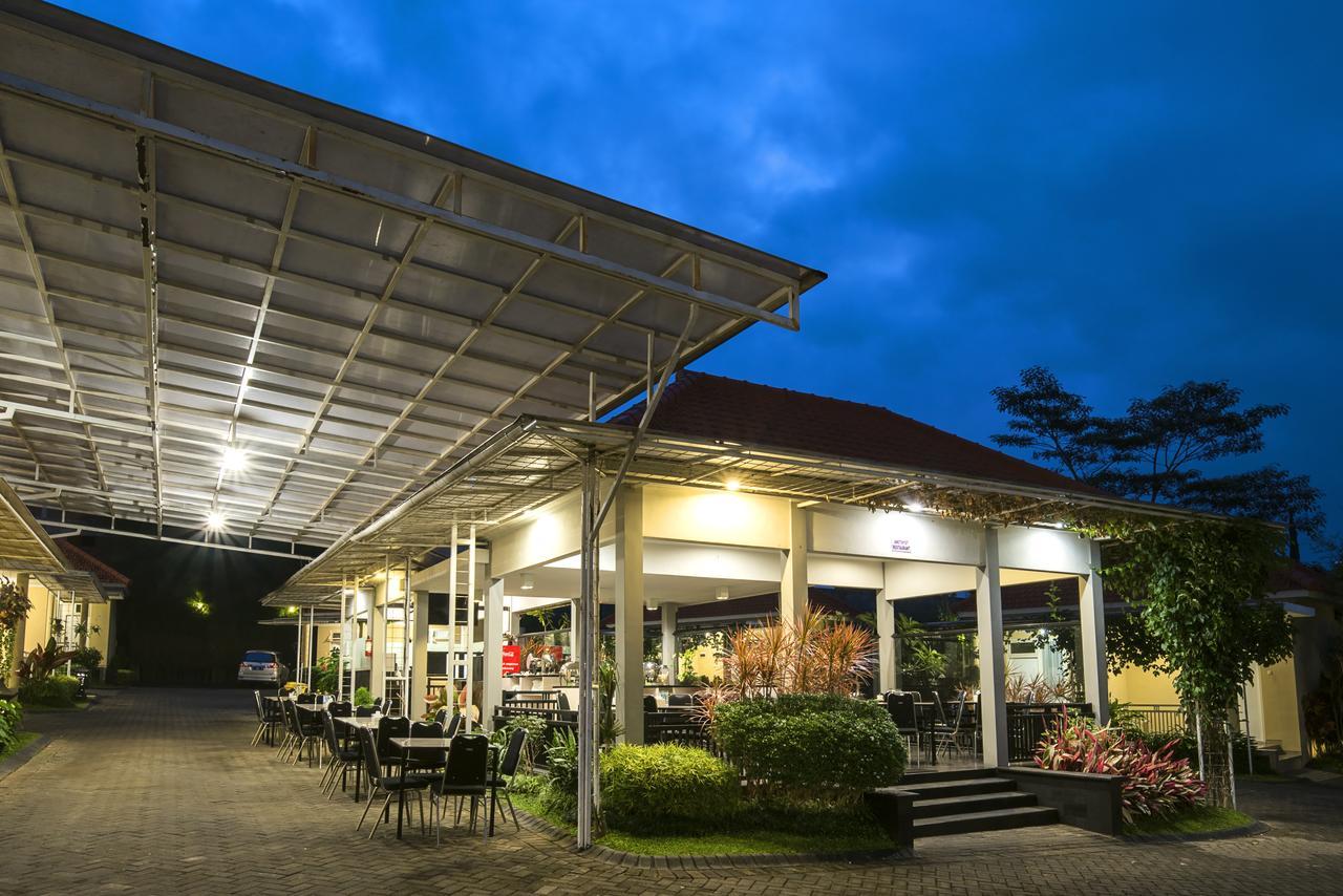 Riverstone Hotel & Cottage Бату Екстер'єр фото