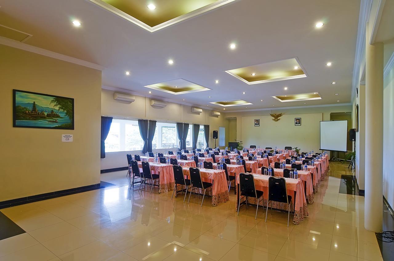 Riverstone Hotel & Cottage Бату Екстер'єр фото