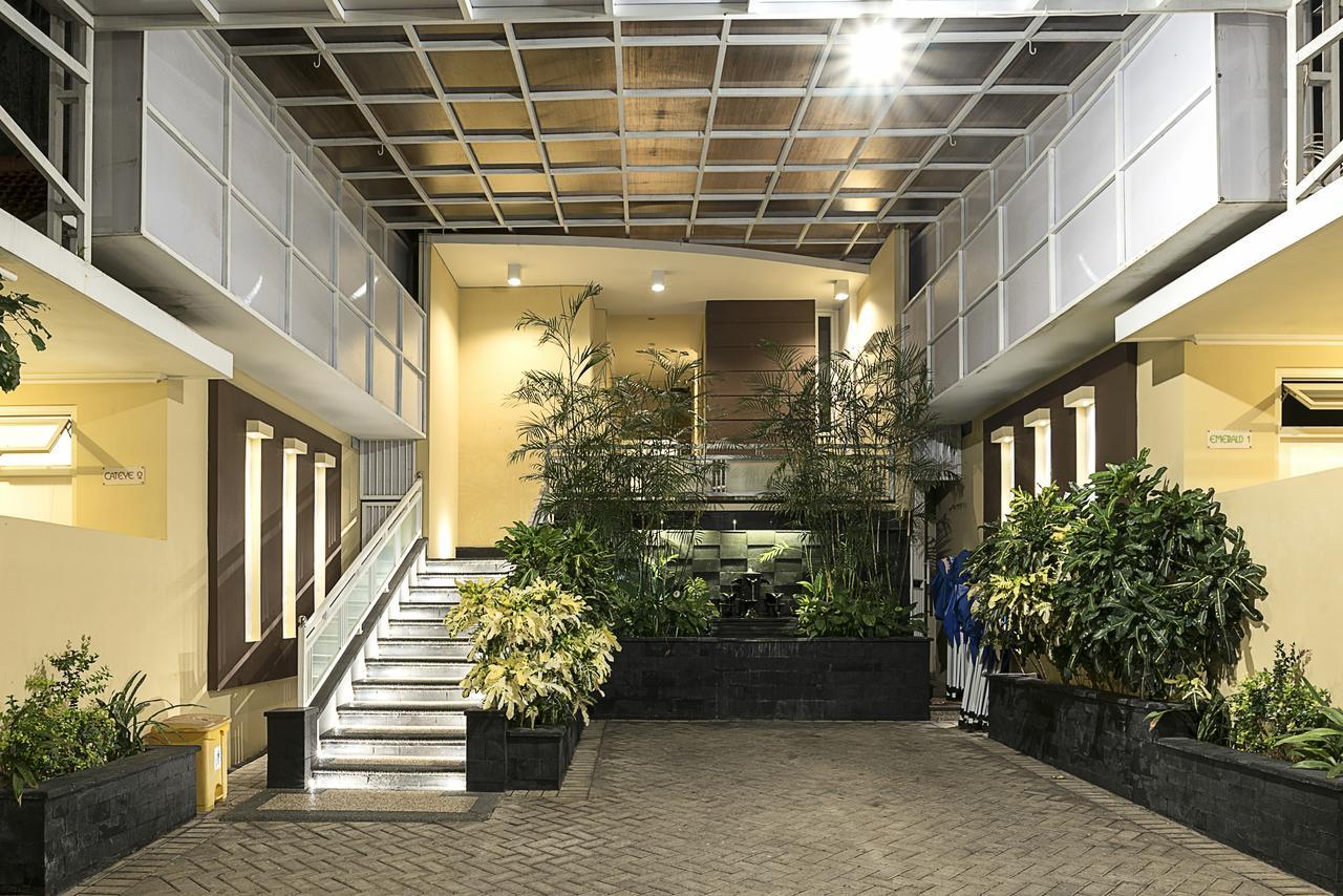 Riverstone Hotel & Cottage Бату Екстер'єр фото