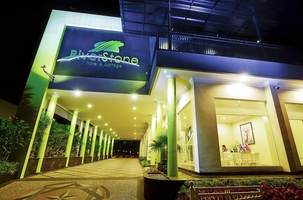 Riverstone Hotel & Cottage Бату Екстер'єр фото