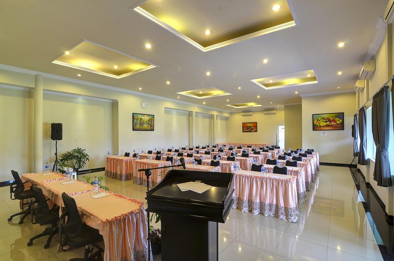 Riverstone Hotel & Cottage Бату Екстер'єр фото