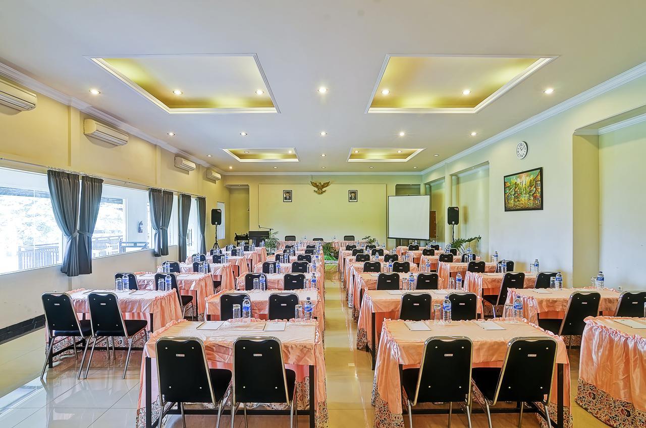 Riverstone Hotel & Cottage Бату Екстер'єр фото