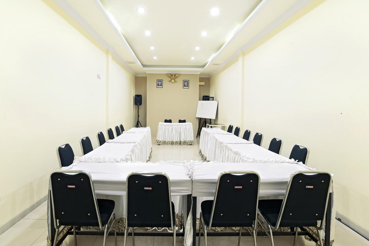 Riverstone Hotel & Cottage Бату Екстер'єр фото